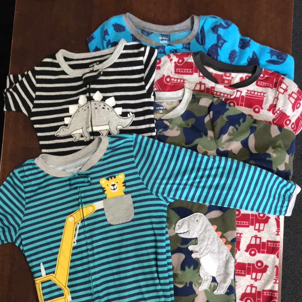 5 Carter’s boys 5t sleepers footie pjs fleece